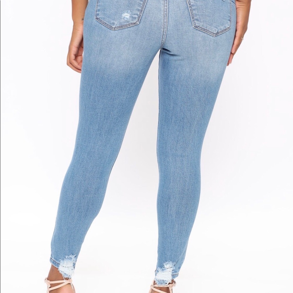 BRAND NEW FASHION-NOVA JEANA